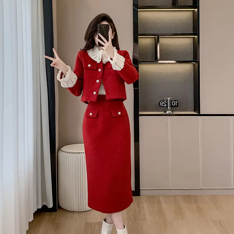 UNXX 2023 Winter Red Chic Two-Piece Set for Women - Luxurious Down Padded Thickened Short Jacket and Skirt Set Fashion Suit Set
UNXX 2023 Winter Red Chic Two-Piece Set for Women - Luxurious Down Padded Thickened Short Jacket and Skirt Set Fashion Suit Set