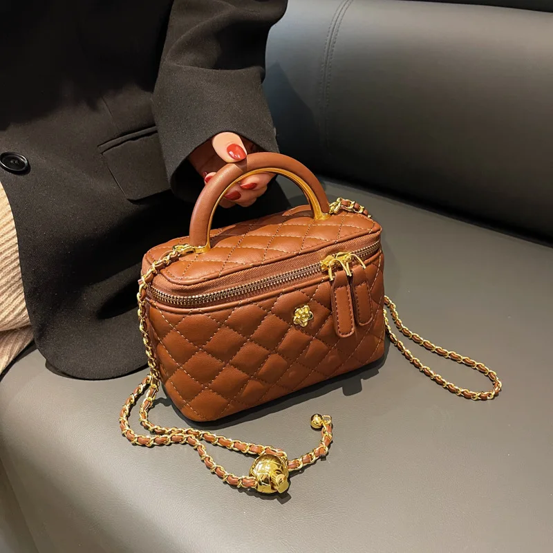 

Fashion designer women's handbag autumn/winter 2024 new niche design diamond grid chain crossbody bag portable bucket bag