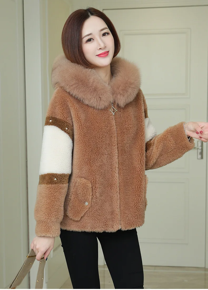 2023Hot Sale Real Fur Coat Women's Fox Fur Collar Hooded Sheep Sheared Fleece Coats Female Grain 100% Wool Fur Jacket New Winte
2023Hot Sale Real Fur Coat Women's Fox Fur Collar Hooded Sheep Sheared Fleece Coats Female Grain 100% Wool Fur Jacket New Winte