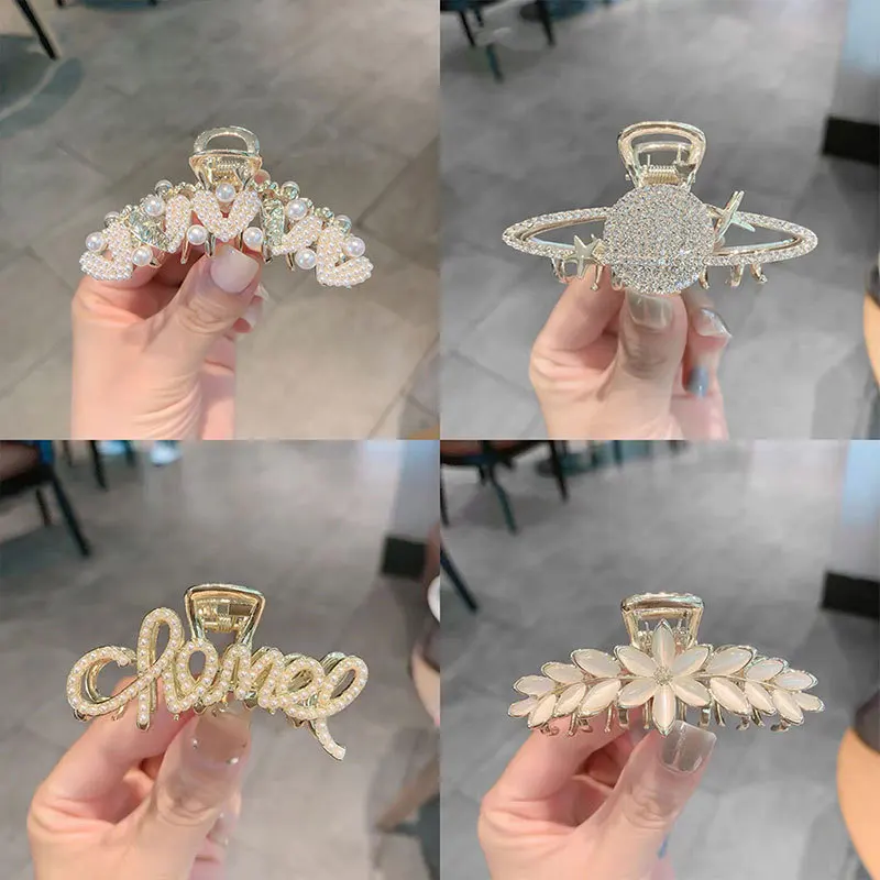 Korean Fashion Temperament Pearl Rhinestone Star Letter Medium Grab Clip Metal Umbrella Geometric Leaves Ins Shark Clip Hair
Korean Fashion Temperament Pearl Rhinestone Star Letter Medium Grab Clip Metal Umbrella Geometric Leaves Ins Shark Clip Hair