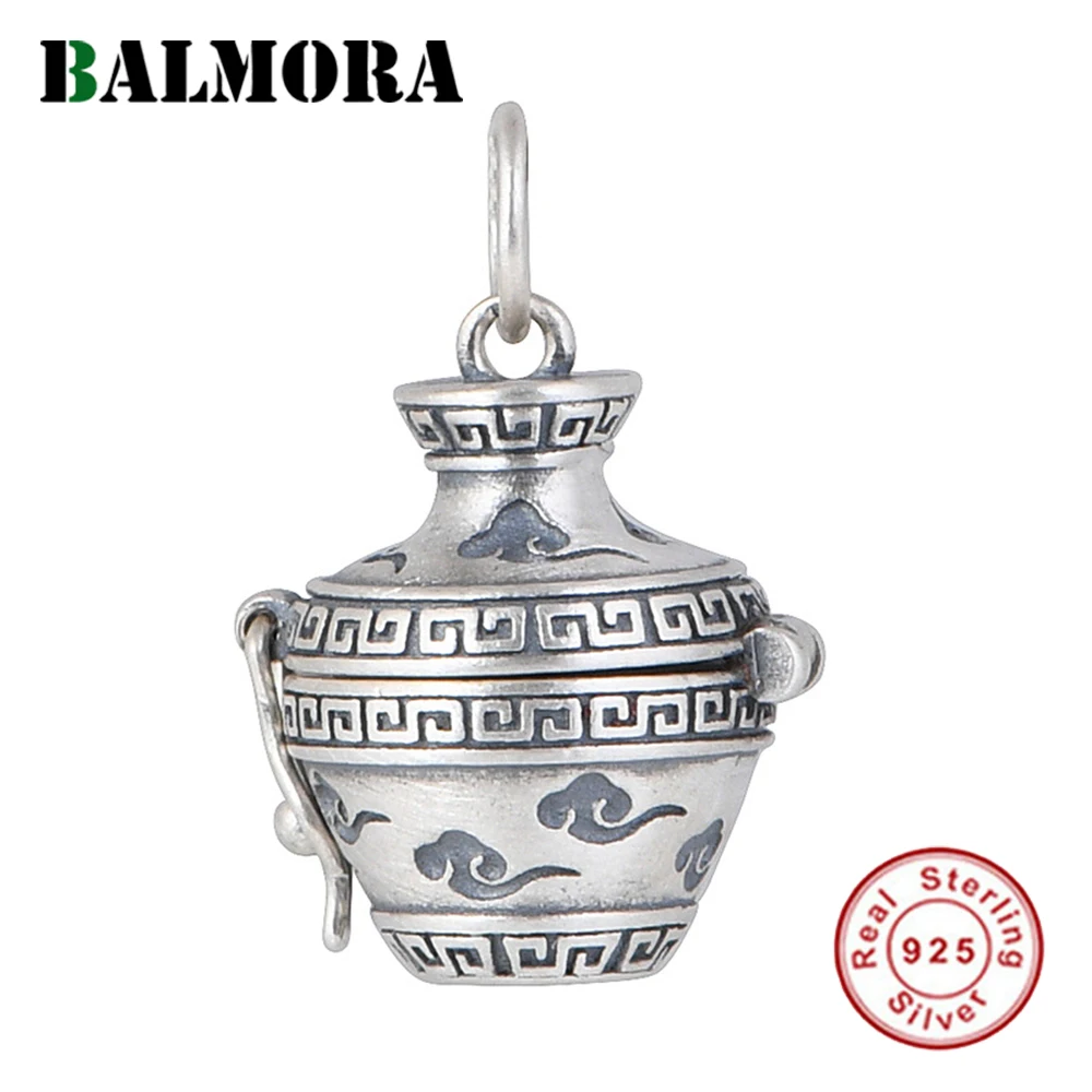 BALMORA S925 Silver Vintage Retro Simple Hollow Gourd Sachet Box Clouds Vase Pendant For Women Men Jewelry Gift Without a Chain
BALMORA S925 Silver Vintage Retro Simple Hollow Gourd Sachet Box Clouds Vase Pendant For Women Men Jewelry Gift Without a Chain