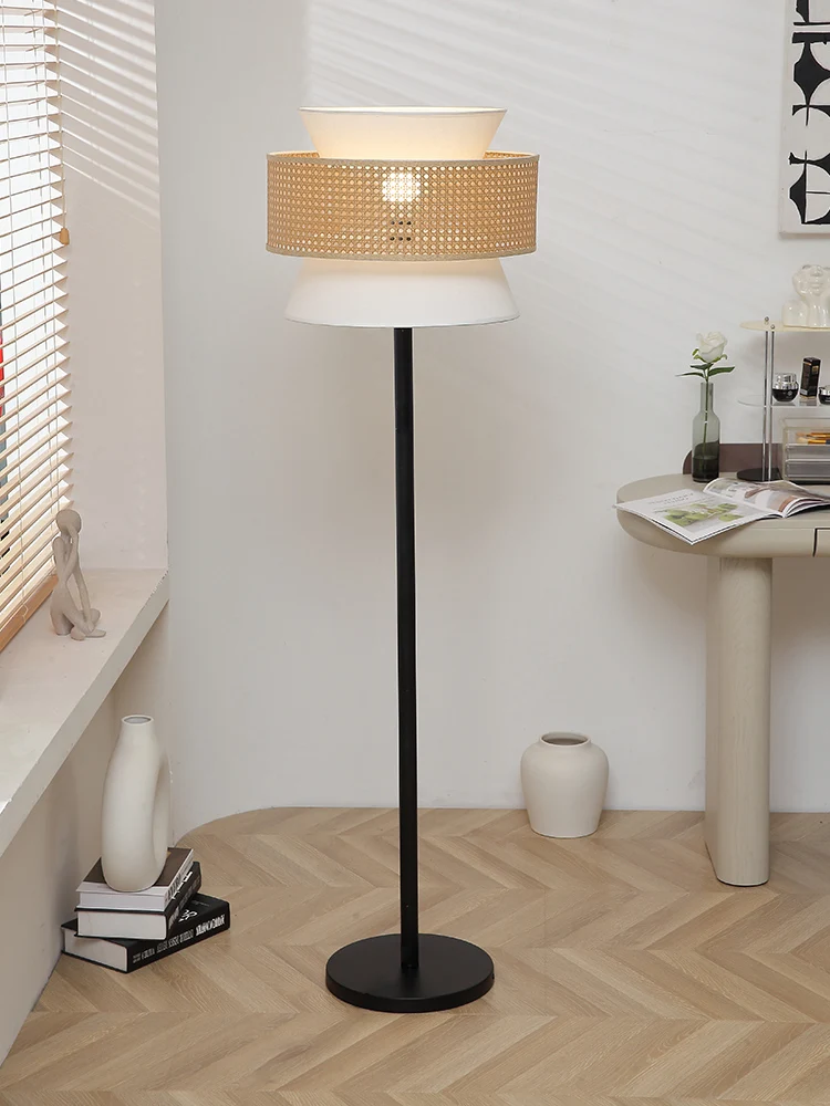 

Простая Напольная Лампа в скандинавском стиле, для гостиной, дивана, для кабинета, прикроватная, японская индивидуальная ротанговая Ретро стоячая настольная лампа