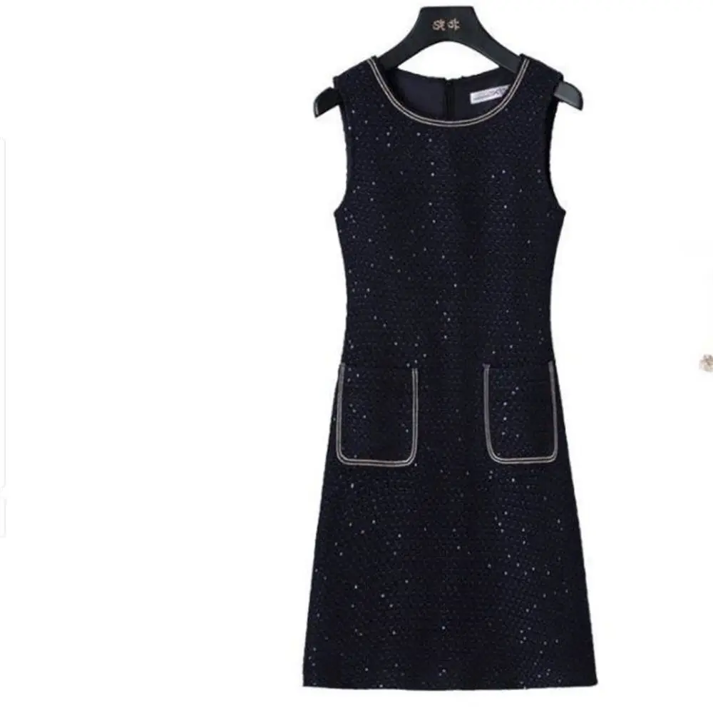 Женское твидовое платье с круглым вырезом, без рукавов 
Женское твидовое платье с круглым вырезом, без рукавов