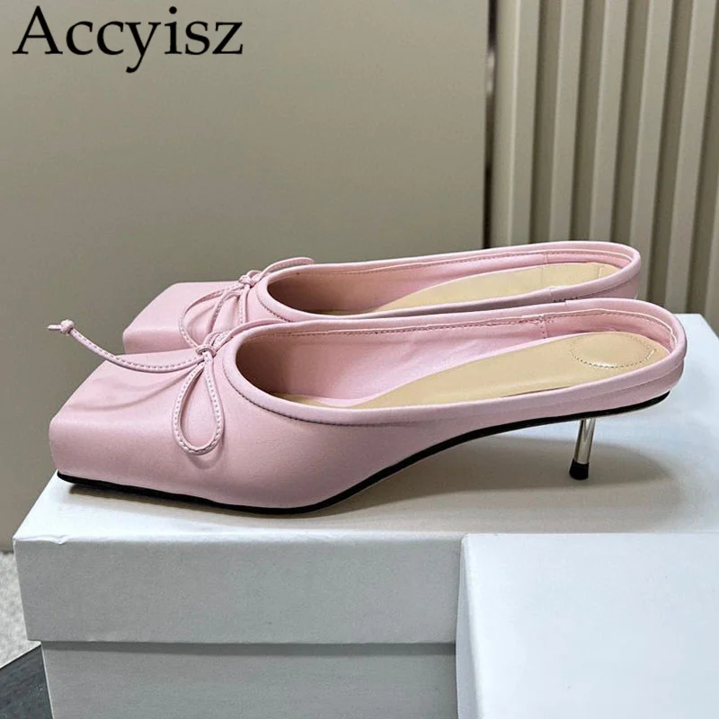 Женские туфли из натуральной кожи, на тонком каблуке
Женские туфли из натуральной кожи, на тонком каблуке