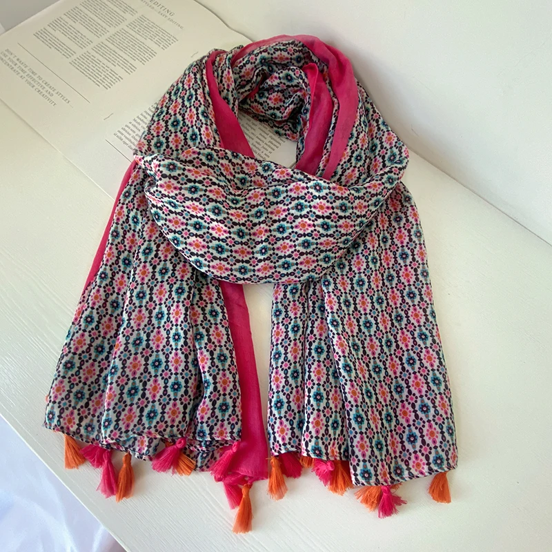 Новинка 2023, маленький шарф с кисточками и цветочным рисунком, шали, мягкий длинный пляжный шарф с цветочным рисунком, хиджаб, шарфы, Бесплатная доставка 
Новинка 2023, маленький шарф с кисточками и цветочным рисунком, шали, мягкий длинный пляжный шарф с цветочным рисунком, хиджаб, шарфы, Бесплатная доставка