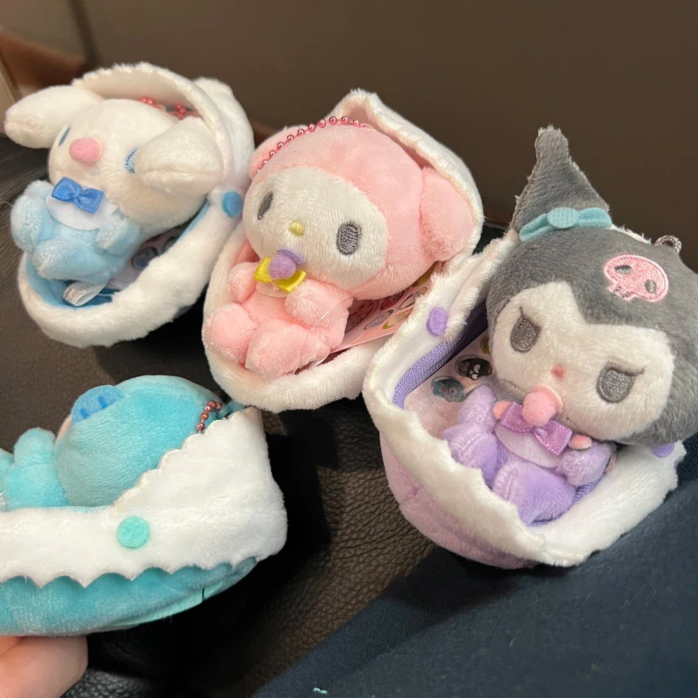 Kawaii Sanrioed Series Plush Doll Pendant Cute Hellokittys Melodys Kuromis Pacifier Pendant Key Chain Holiday Gift Children Toys
Kawaii Sanrioed Series Plush Doll Pendant Cute Hellokittys Melodys Kuromis Pacifier Pendant Key Chain Holiday Gift Children Toys