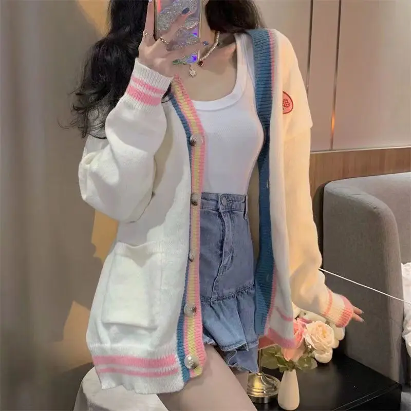 Female cardigan sweater knit qiu dong institute of Japanese students coat coat plus wind lazy wind outside wear loose cardigan
Female cardigan sweater knit qiu dong institute of Japanese students coat coat plus wind lazy wind outside wear loose cardigan