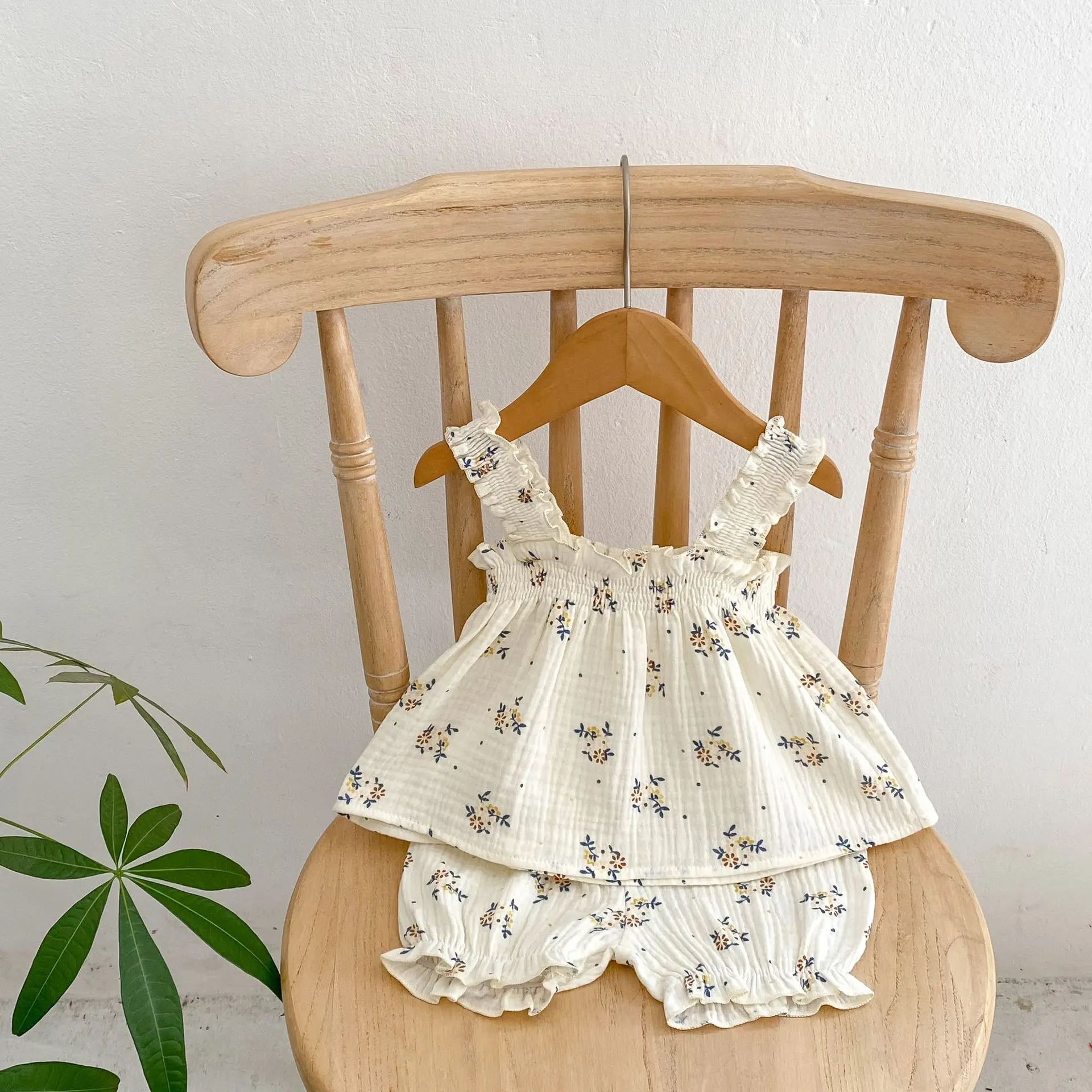 0-3Year Baby Girls Clothing Sets Summer Fashion Floral Sling Tops+Cotton Lantern Shorts 2Pcs Kids Toddler Girls Clothes Suit
0-3Year Baby Girls Clothing Sets Summer Fashion Floral Sling Tops+Cotton Lantern Shorts 2Pcs Kids Toddler Girls Clothes Suit