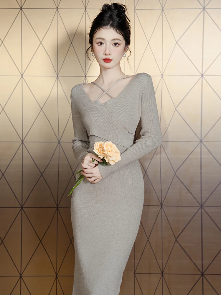Autumn and winter new women's clothing vintage cross-neck knitted dress elegant slim sweater long dress
Autumn and winter new women's clothing vintage cross-neck knitted dress elegant slim sweater long dress