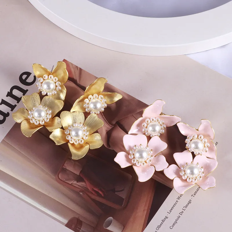 Europe and the United States exaggerated personality enamel glaze Pearl stamens romantic flowers beautiful double flower earring
Europe and the United States exaggerated personality enamel glaze Pearl stamens romantic flowers beautiful double flower earring