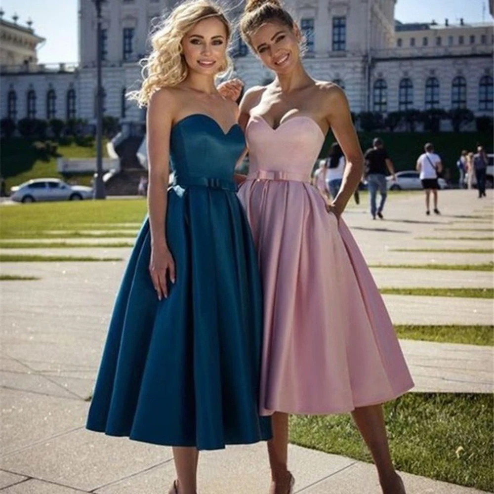 Fortunate Strapless Sweetheart Evening Dresses Elegant A-Line Tea-length Satin Cocktail Gowns Sleeveless Simple Lace Up Back
Fortunate Strapless Sweetheart Evening Dresses Elegant A-Line Tea-length Satin Cocktail Gowns Sleeveless Simple Lace Up Back