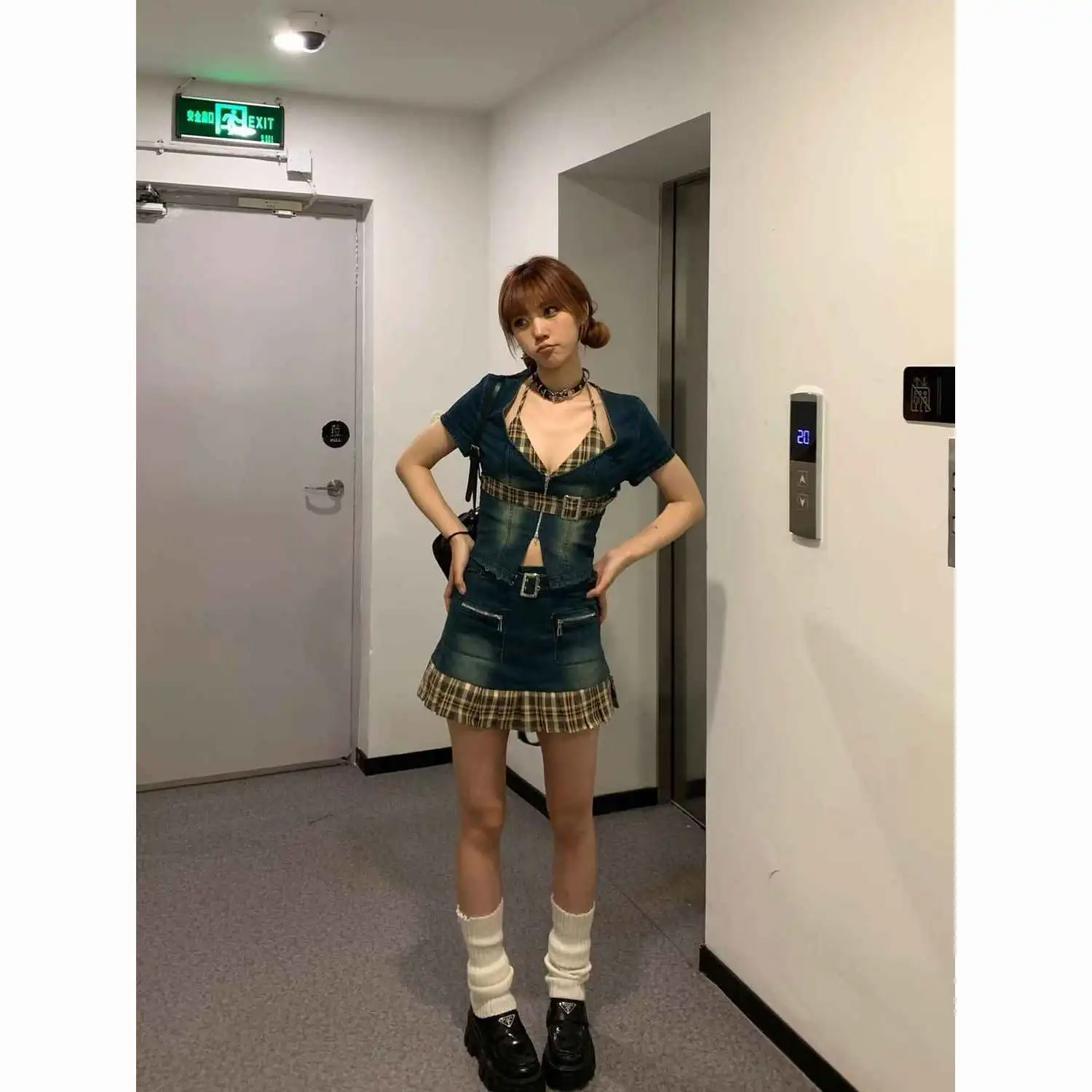 Women Vintage Denim Suit Skirt Plaid Spliced Denim Top Halter Skirt Spice Girls Style Women Clothing 2024 2 Pcs
Women Vintage Denim Suit Skirt Plaid Spliced Denim Top Halter Skirt Spice Girls Style Women Clothing 2024 2 Pcs