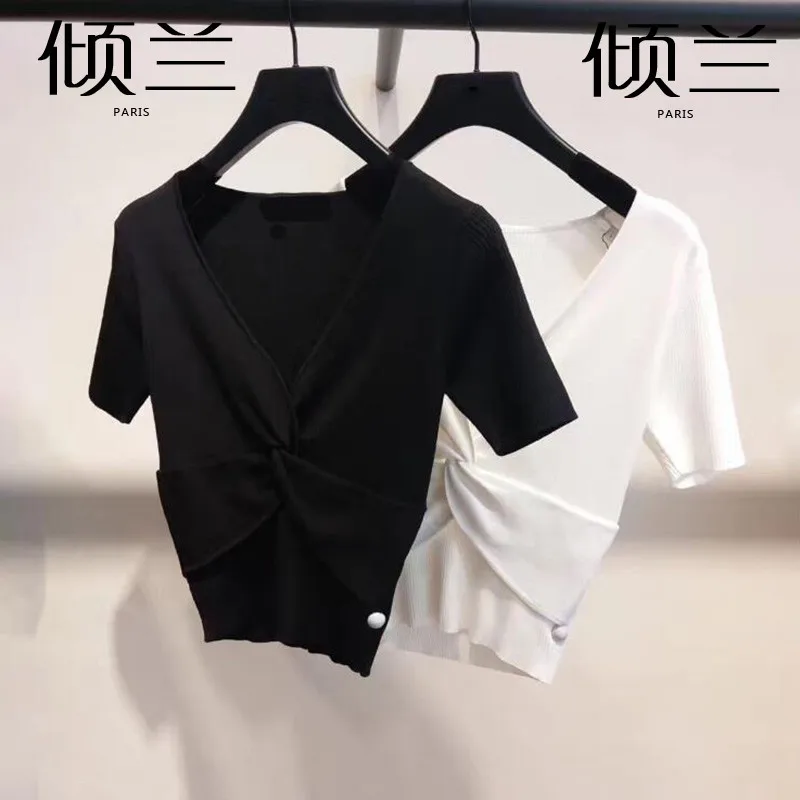 PATADS French Luxury Short sleeved T-shirt Knit Pleated V-neck Slim Fit Solid Color Ladies 23 Spring/Summer
PATADS French Luxury Short sleeved T-shirt Knit Pleated V-neck Slim Fit Solid Color Ladies 23 Spring/Summer