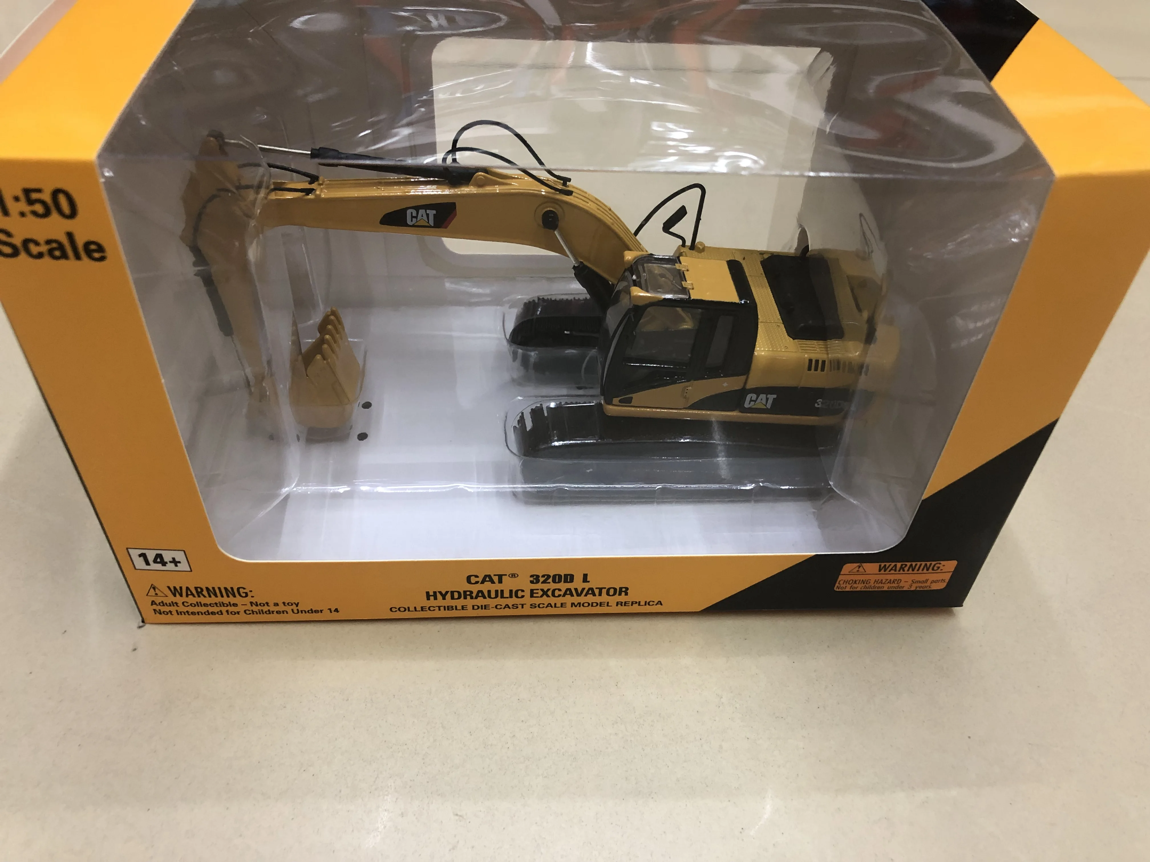 Norscot Cate~rpillar CAT 320D L Track Excavator Engineering Vehicle Model 55214 1:50 Gifts Souvenir Toys 
Norscot Cate~rpillar CAT 320D L Track Excavator Engineering Vehicle Model 55214 1:50 Gifts Souvenir Toys