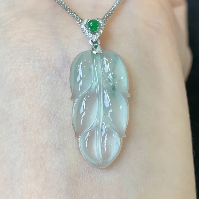 

Natural Emerald High Quality Ice Jadeite Jade Floating Flowers a Yuye Small Pendant Women