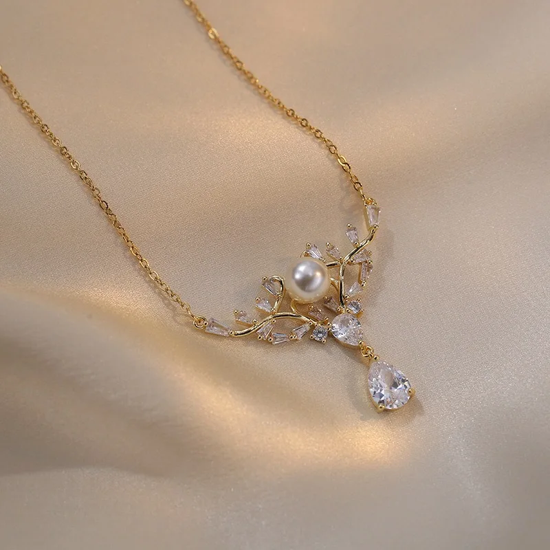 EYER Fashion Design CZ Zircon Deer Necklaces Pendant Beautiful Freshwater Pearl Jewelry Statement for Women Girlfriend Gifts
EYER Fashion Design CZ Zircon Deer Necklaces Pendant Beautiful Freshwater Pearl Jewelry Statement for Women Girlfriend Gifts