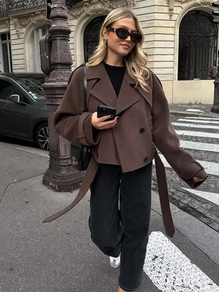 2023 autumn and winter women's new retro double-breasted extended belt loose long-sleeved short windbreaker jacket
2023 autumn and winter women's new retro double-breasted extended belt loose long-sleeved short windbreaker jacket