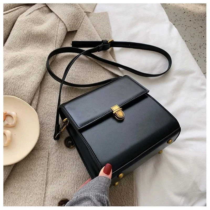 Pure Color Women's Shoulder Bag 2021 Autumn New Vintage Lux Mini Square Bag Ladies Designer Crossbody Purses Texture Bolsa Femme
Pure Color Women's Shoulder Bag 2021 Autumn New Vintage Lux Mini Square Bag Ladies Designer Crossbody Purses Texture Bolsa Femme