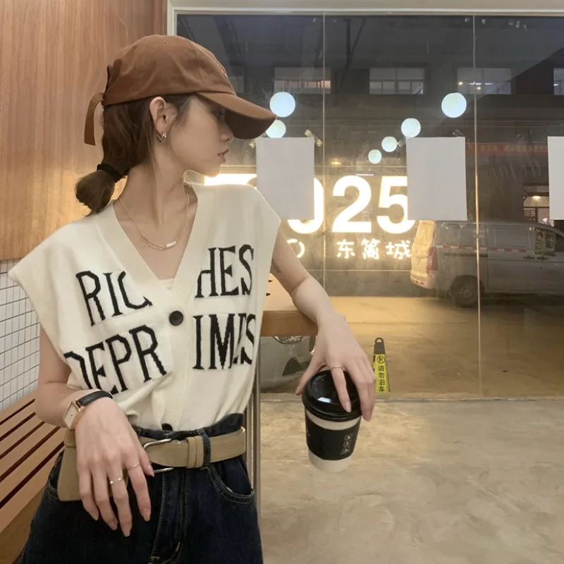 

Sleeveless T-shirt women's spring 2022 new network hot style design sense niche loose V-collar clothes INS tide