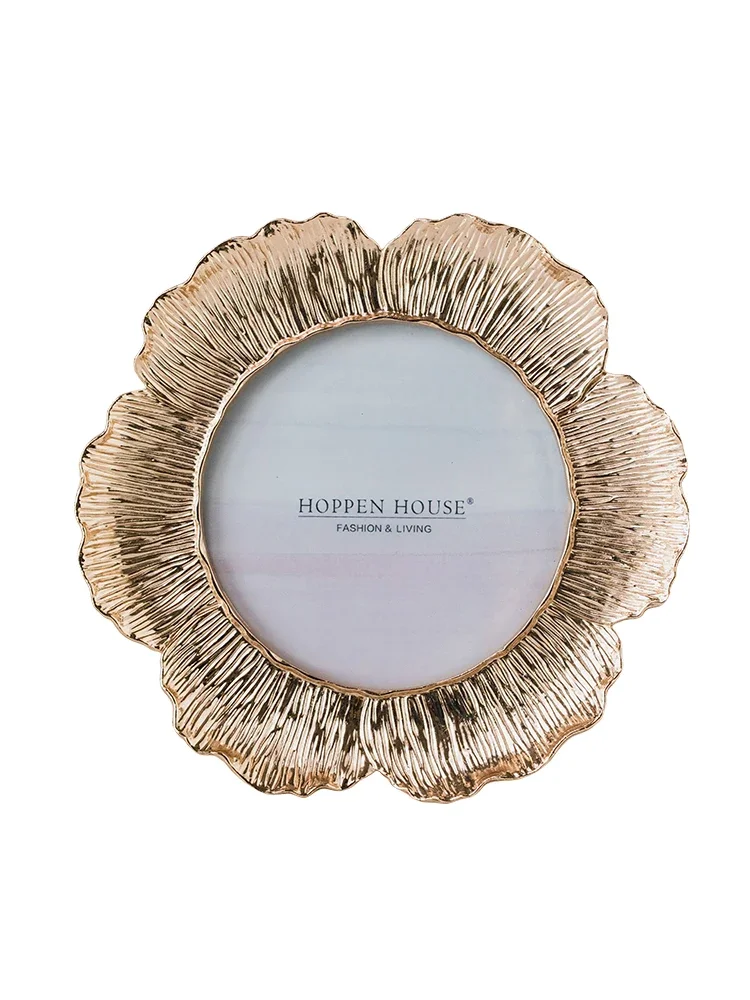 Photo Frame Light Luxury American and European Style Bedroom Decoration Creative Decoration Photo Frame Wedding DressPhoto Metal
Photo Frame Light Luxury American and European Style Bedroom Decoration Creative Decoration Photo Frame Wedding DressPhoto Metal