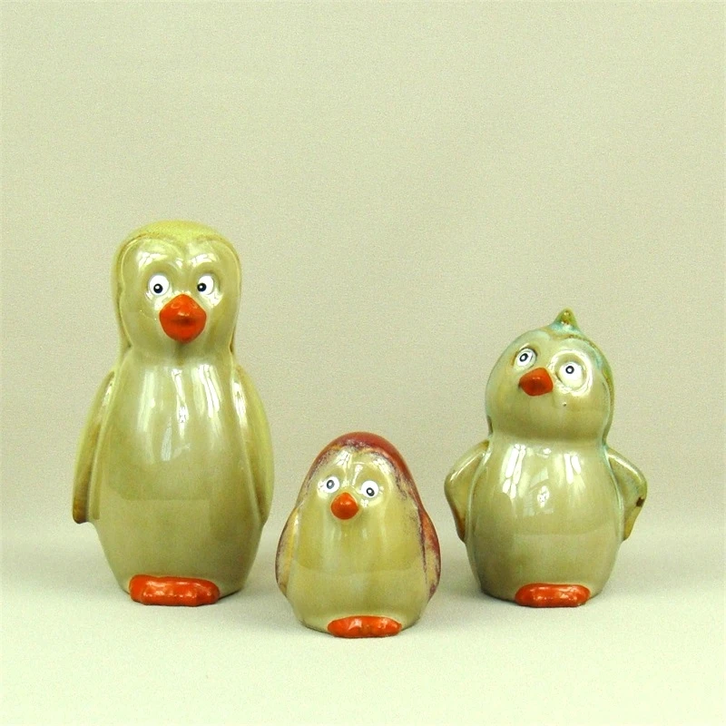 Ceramic Penguin Family Miniature Hand Painted Porcelain Household Penguin Figurine Father and Mother Ornament Kid Birthday Gift
Ceramic Penguin Family Miniature Hand Painted Porcelain Household Penguin Figurine Father and Mother Ornament Kid Birthday Gift
