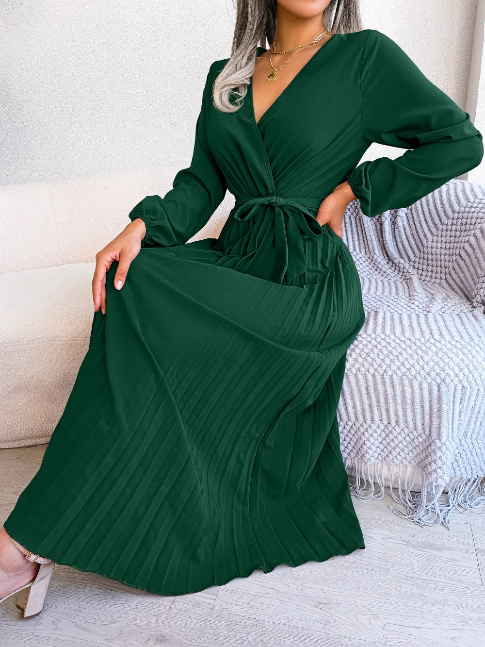 

2024 Spring/Summer Elegance Cross V-neck Large Hem Pleated Long Skirt for Women's Clothing