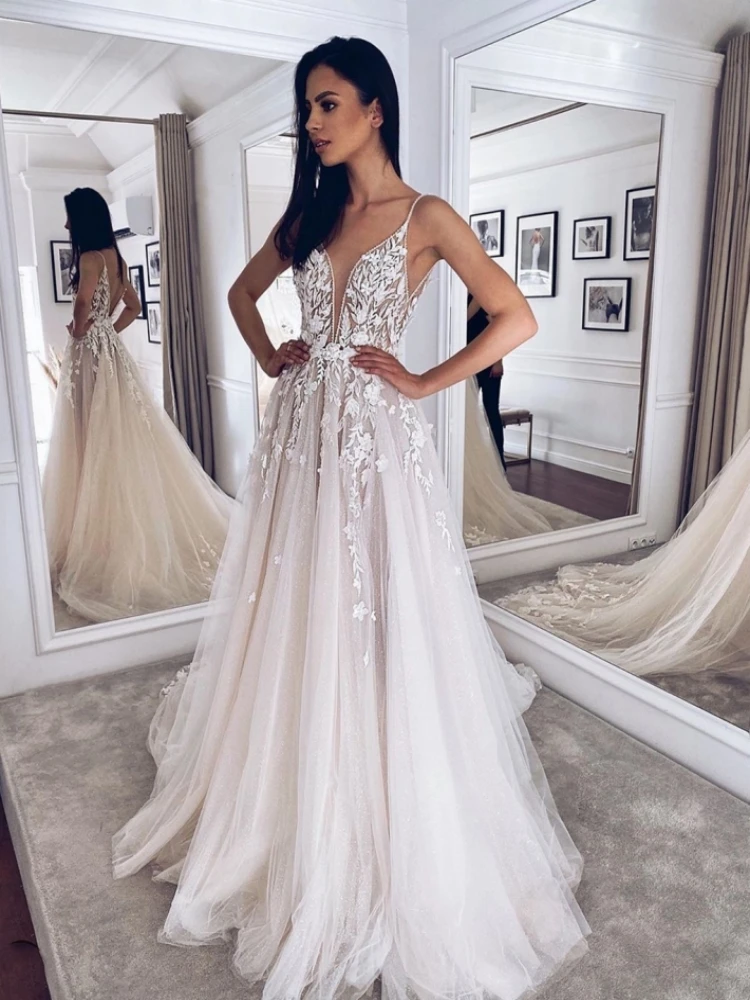 Spaghetti Strap Deep V Neck Wedding Dress 2022 for Bride Lace Appliques Tulle Pleat Gorgeous Bridal Gowns For Women
Spaghetti Strap Deep V Neck Wedding Dress 2022 for Bride Lace Appliques Tulle Pleat Gorgeous Bridal Gowns For Women