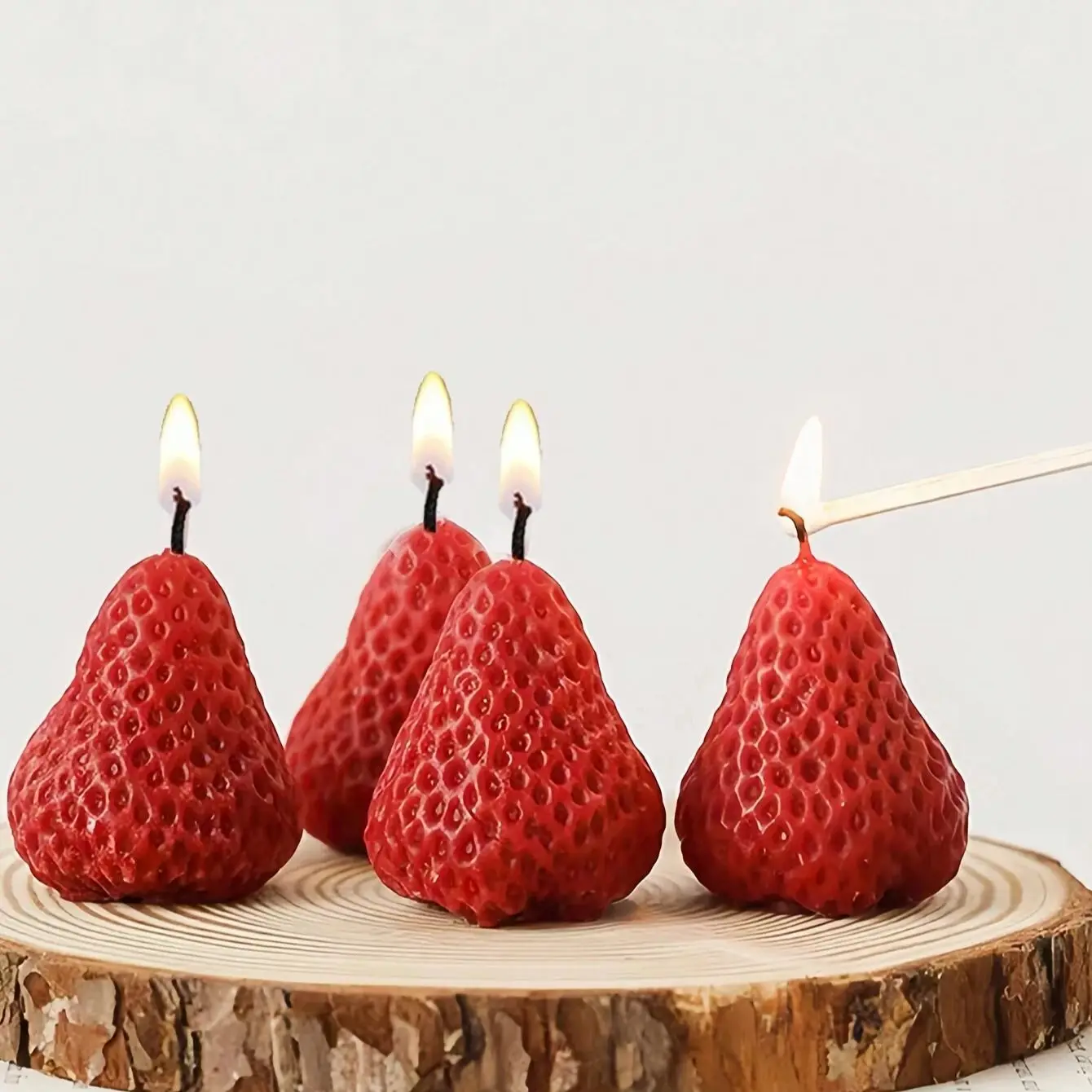 1/2/4Pcs Strawberry Shape Candle Aromatherapy Wax Scented Handmade Candle for Birthday Wedding Party Gift New Year Home Decor 1/2/4Pcs Strawberry Shape Candle Aromatherapy Wax Scented Handmade Candle for Birthday Wedding Party Gift New Year Home Decor