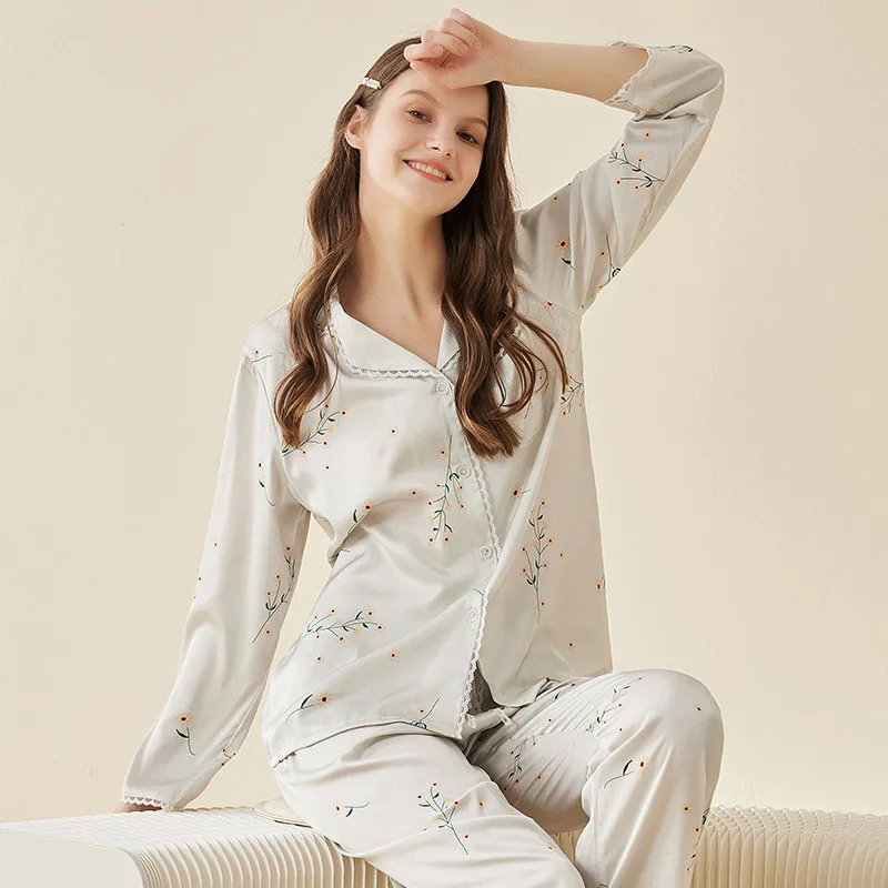 The New Spring/summer Ice Silk Pajamas For Women Ice Silk Premium Smooth Pajamas Can Be Worn Outside The Home Wear Pyjamas Sets
The New Spring/summer Ice Silk Pajamas For Women Ice Silk Premium Smooth Pajamas Can Be Worn Outside The Home Wear Pyjamas Sets