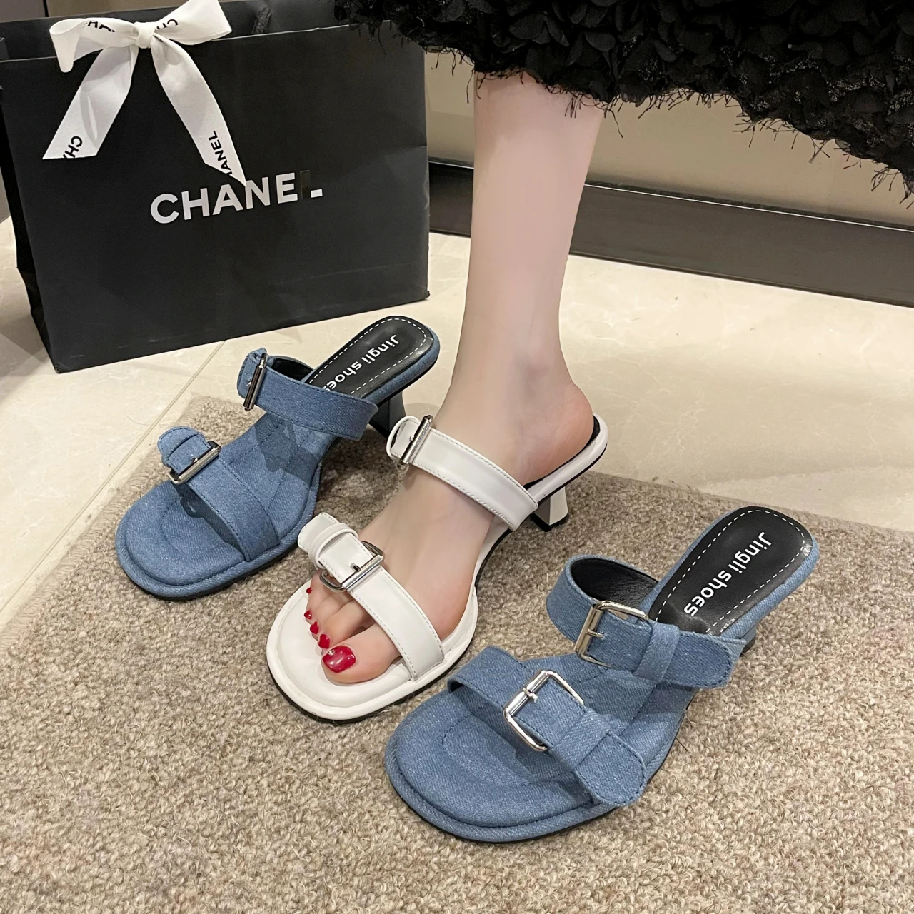 Women's Fashion Mid Heels Buckle Slippers 2023 Summer Designer Brand Sexy Dress Fad Sandals Pumps Women Party Flip Flop Slides
Women's Fashion Mid Heels Buckle Slippers 2023 Summer Designer Brand Sexy Dress Fad Sandals Pumps Women Party Flip Flop Slides