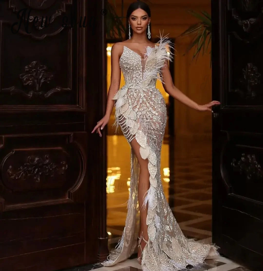 

Unique Design Bridal Gowns High Split Pearls Evening Dress Dubai Pageant Prom Dresses Feathers Beaded Ivory Robe de Mariée 2024
