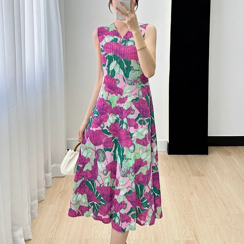Tank Top Skirt Dress Women Summer Contrast Printing Elegant Temperament Loose and Slim V-neck Sleeveless Pleated Dress Female
Tank Top Skirt Dress Women Summer Contrast Printing Elegant Temperament Loose and Slim V-neck Sleeveless Pleated Dress Female