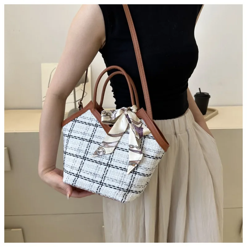 Fashion Korean Silk Scarf Crossbody Bag Handbag Winter New Joker Messenger Shoulder Bag Tote Designer Luxury Brand Shoulder Bag
Fashion Korean Silk Scarf Crossbody Bag Handbag Winter New Joker Messenger Shoulder Bag Tote Designer Luxury Brand Shoulder Bag