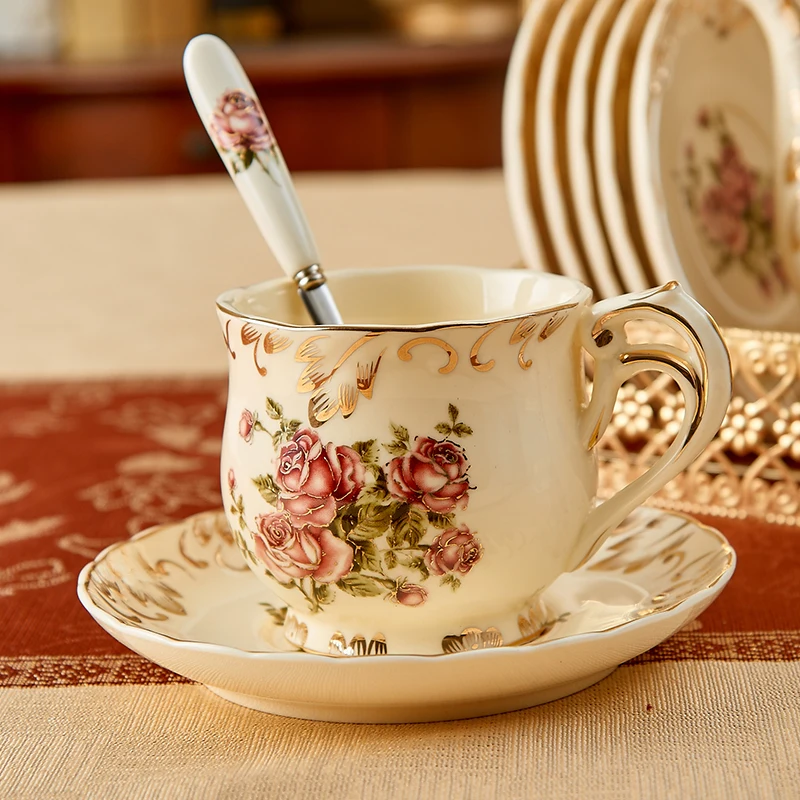 Chinesse Floral Tea Cup Creative Handle Cute Afternoon Coffee Cup Luxury Porcelain Kubki Do Kawy I Herbaty Bone China Tea Set
Chinesse Floral Tea Cup Creative Handle Cute Afternoon Coffee Cup Luxury Porcelain Kubki Do Kawy I Herbaty Bone China Tea Set