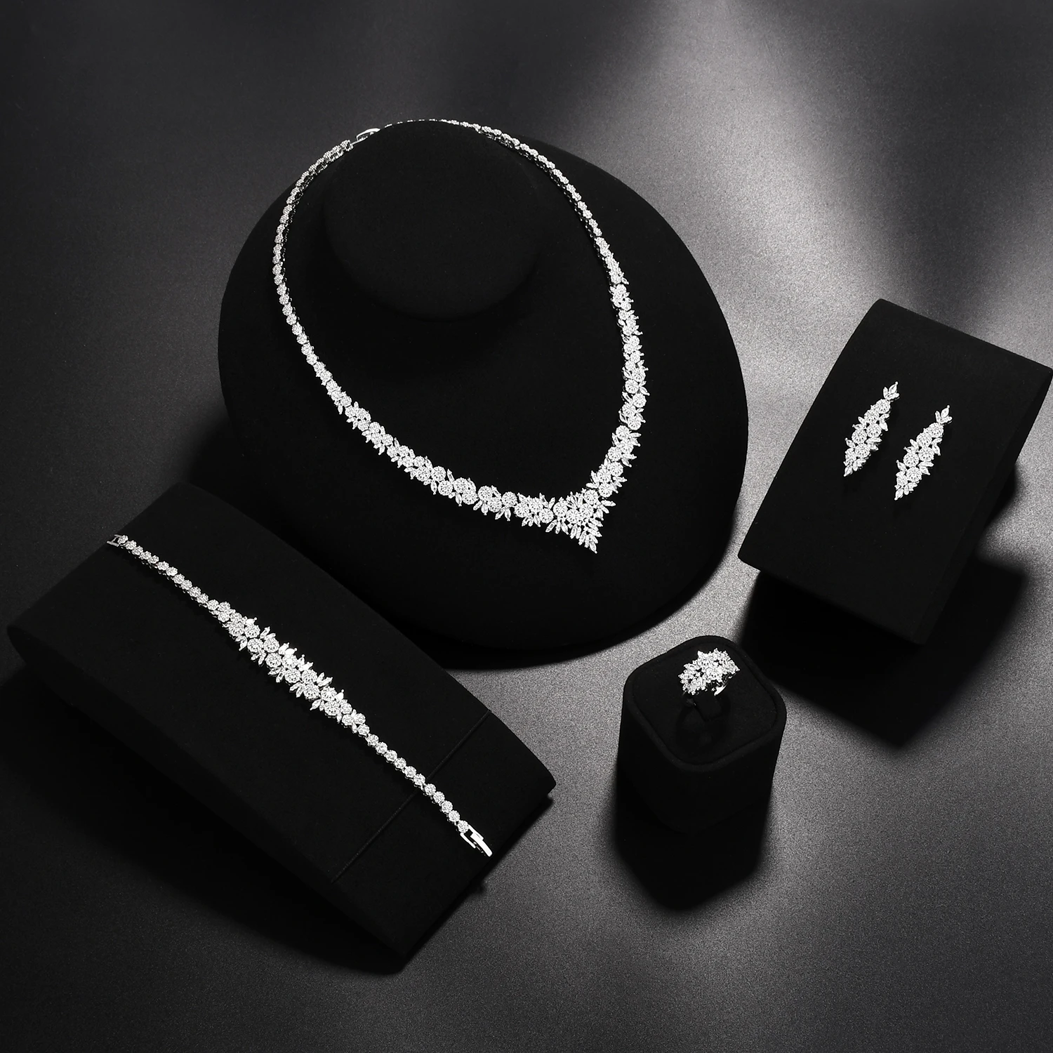 Cubic Zircon Wedding Necklace Jewelry Set Luxury 4-piece Set Engagement Jewelry Fashion Accessories Wedding Party
Cubic Zircon Wedding Necklace Jewelry Set Luxury 4-piece Set Engagement Jewelry Fashion Accessories Wedding Party