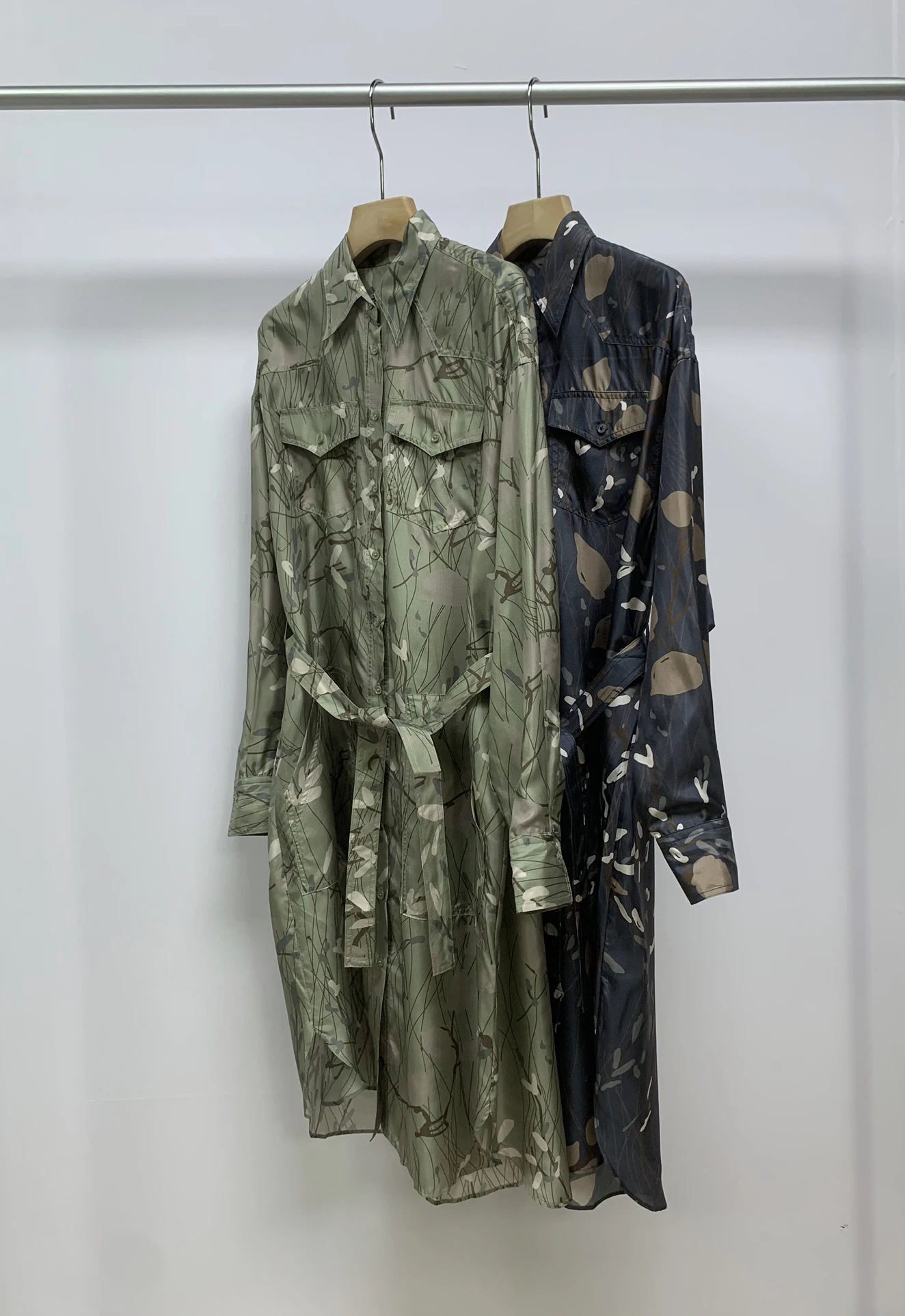 Women's Silk Blouse Dress Printing Elegant Turn-Down Collar High Waist Long Skirt Female Belt Party Dresses
Women's Silk Blouse Dress Printing Elegant Turn-Down Collar High Waist Long Skirt Female Belt Party Dresses