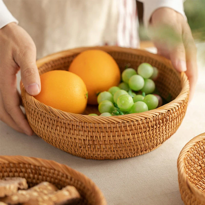 

Hand Woven Round Rattan Fruit Basket Fruit Bread Cake Plate Picnic Food Tray Snack Storage Basket Kitchen Sundries Organizer