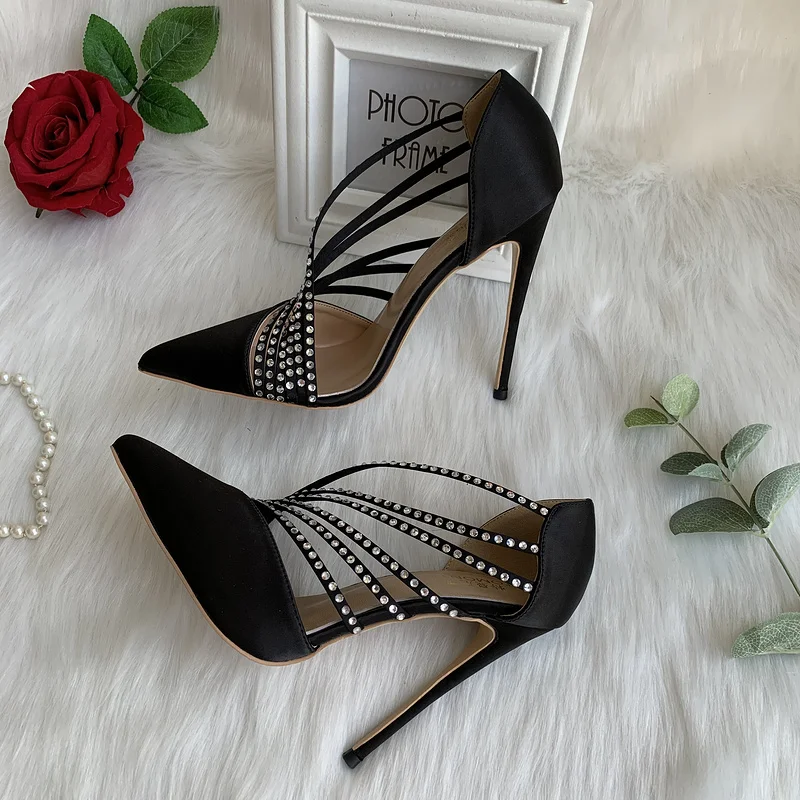 Spring and Summer New Satin Pointed Rhinestone Inclined Sandals Slim High Heels Banquet Dress Large and Small Women Single Shoes
Spring and Summer New Satin Pointed Rhinestone Inclined Sandals Slim High Heels Banquet Dress Large and Small Women Single Shoes