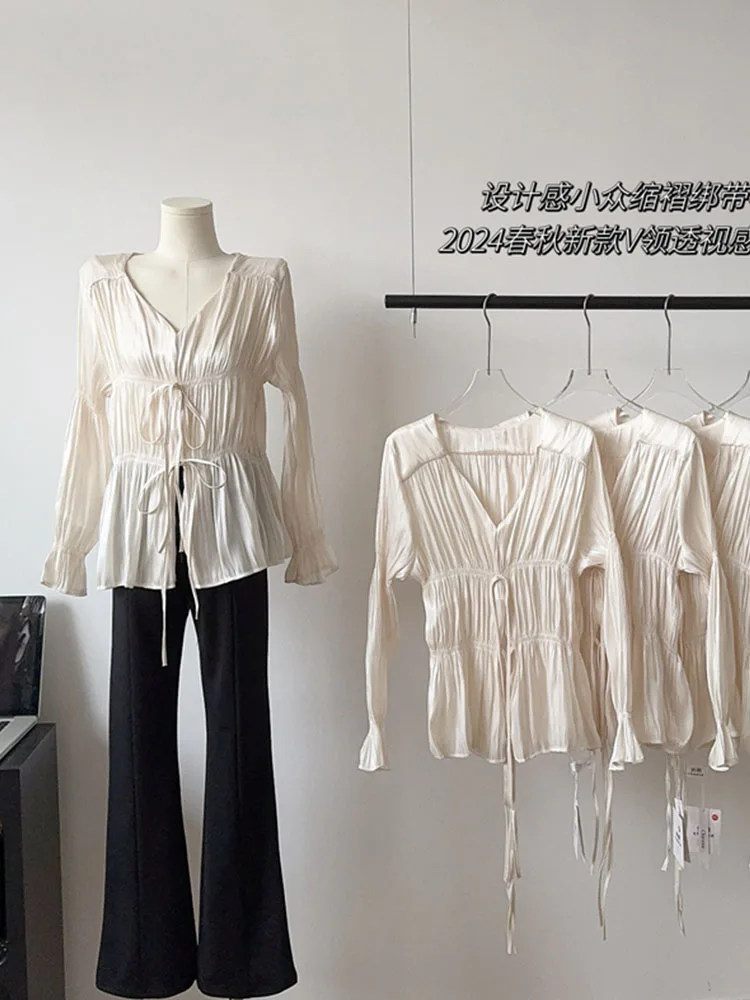 Fashion New Design Design Pleated Bandage Blouses Summer 2024 Women V-Neck Long Sleeve Chiffon Thin Shirts Cozy Open Stitch Top
Fashion New Design Design Pleated Bandage Blouses Summer 2024 Women V-Neck Long Sleeve Chiffon Thin Shirts Cozy Open Stitch Top