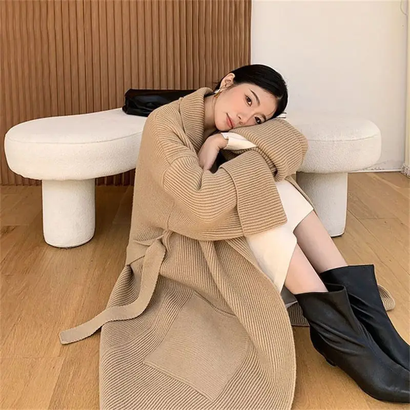 2023 Women Autumn Winter Retro Loose Knitted Jackets Female Solid Color Cardigan Coats Ladies Long Pockets Sweater Coats W396
2023 Women Autumn Winter Retro Loose Knitted Jackets Female Solid Color Cardigan Coats Ladies Long Pockets Sweater Coats W396