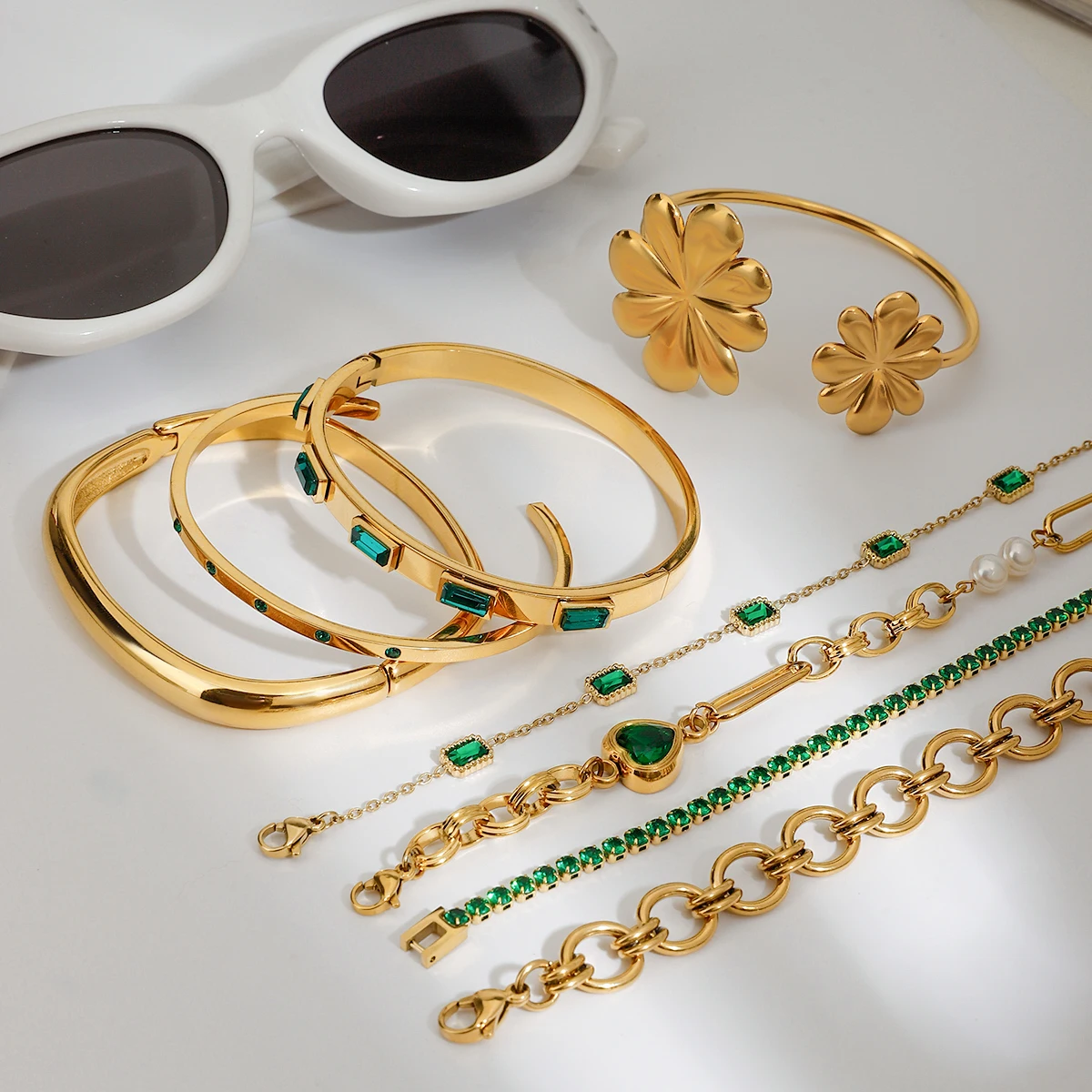 Retro 18K Gold Color Stainless Steel Green Zircon Bracelet Flower Buckle Bracelet Stackable Women's Jewelry Gift for Her Elegant green zircon jewelry gift packaging