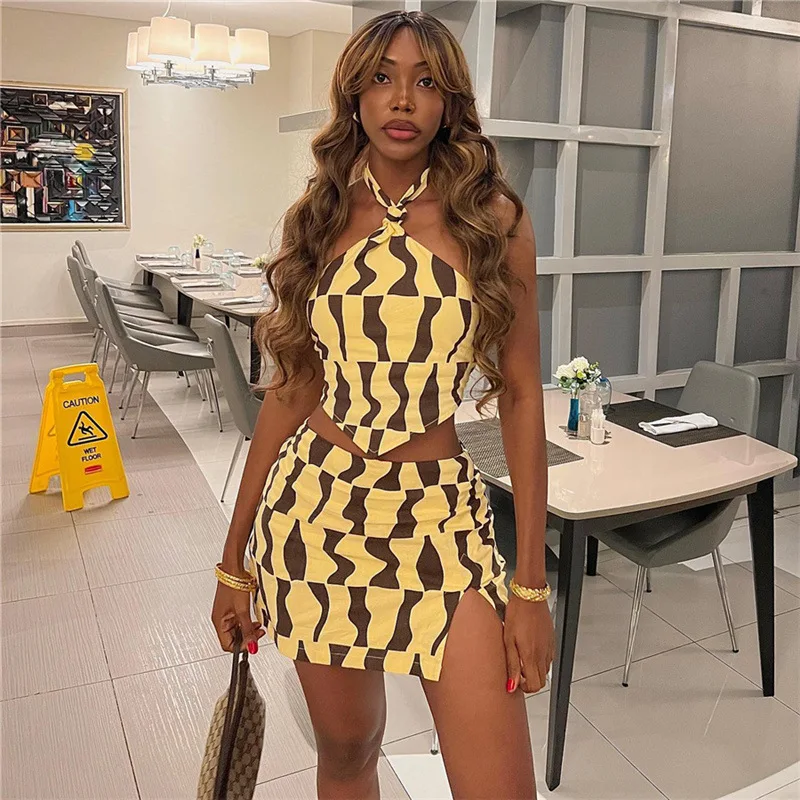 2023 autumn new women's halter-neck printed small vest slim high waist pack hip skirt suit women
2023 autumn new women's halter-neck printed small vest slim high waist pack hip skirt suit women