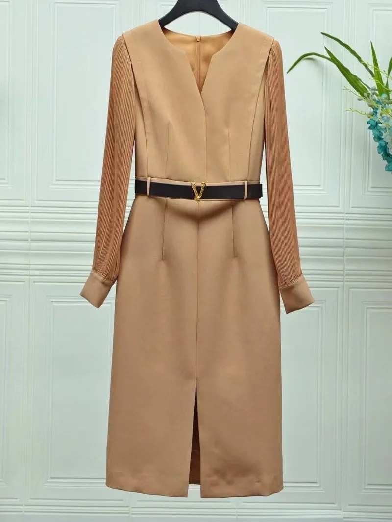 Luxury Dress 2023 Autumn Winter Fashion Style Women V-Neck Belt Deco Long Sleeve Midi Bodycon Sheath Party Elegant Dress Khaki
Luxury Dress 2023 Autumn Winter Fashion Style Women V-Neck Belt Deco Long Sleeve Midi Bodycon Sheath Party Elegant Dress Khaki