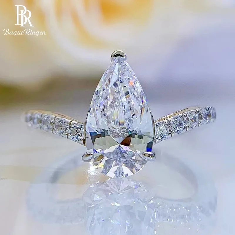 Кольцо женское из серебра с подвеской в виде капли воды
Кольцо женское из серебра с подвеской в виде капли воды