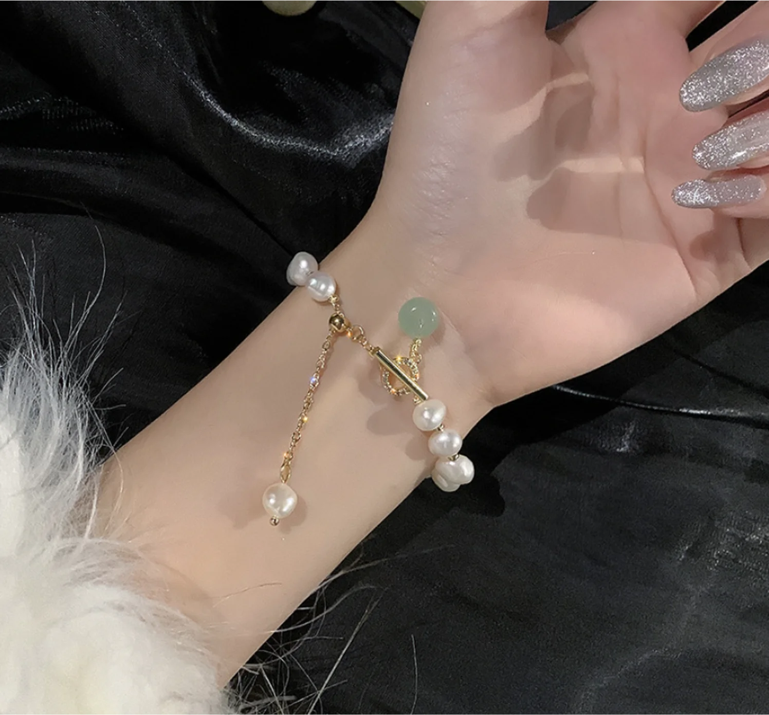 2022 new trend Gold plated alloy simple design pearl Adjustable Bracelets for women Fashion Jewelry
2022 new trend Gold plated alloy simple design pearl Adjustable Bracelets for women Fashion Jewelry