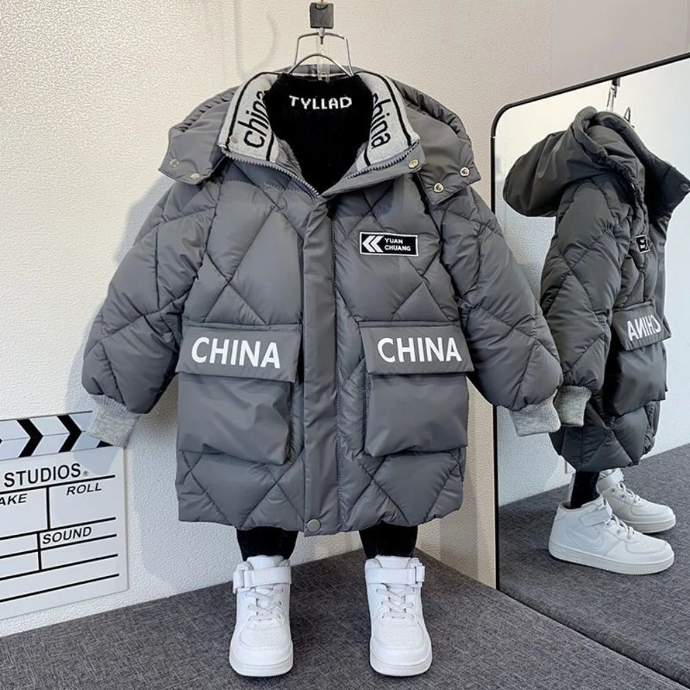 2023 Fashion New Boys Full Sleeves Hooded Printed Letter Solid Cotton Padded Thicken Warm Zipper Casual Jackets Autumn Winter
2023 Fashion New Boys Full Sleeves Hooded Printed Letter Solid Cotton Padded Thicken Warm Zipper Casual Jackets Autumn Winter