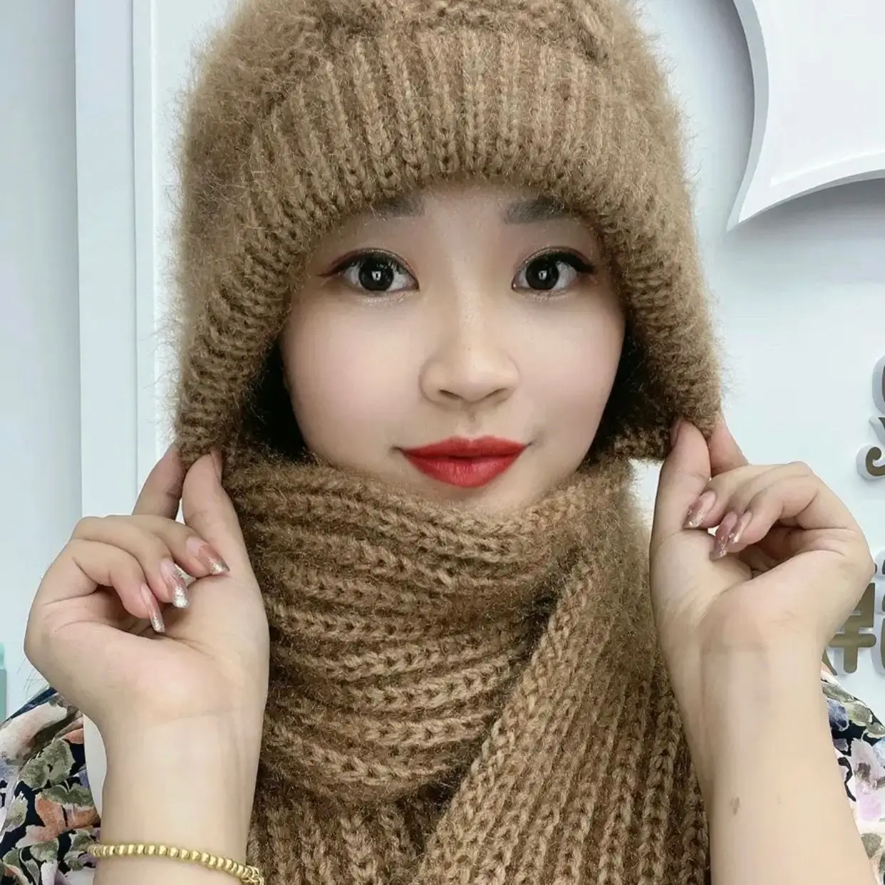 Women's fashion hat scarf one thick snow hat fall and winter new squirrel fluff thread woven women's warm hat women's hat
Women's fashion hat scarf one thick snow hat fall and winter new squirrel fluff thread woven women's warm hat women's hat