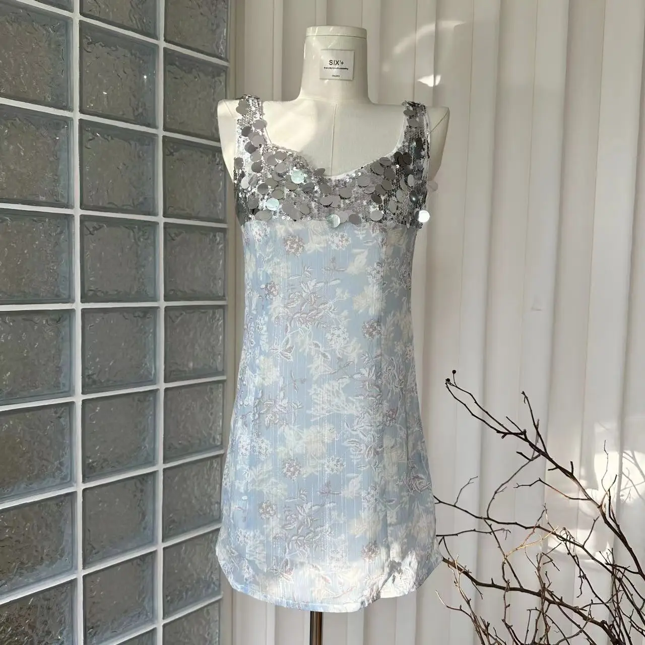 Women's Elegant Sequins Floral Mini Dress Lady Summer Chic Bling Bling Sleeveless Slim Short Dress Streetwear Party Vestido
Women's Elegant Sequins Floral Mini Dress Lady Summer Chic Bling Bling Sleeveless Slim Short Dress Streetwear Party Vestido