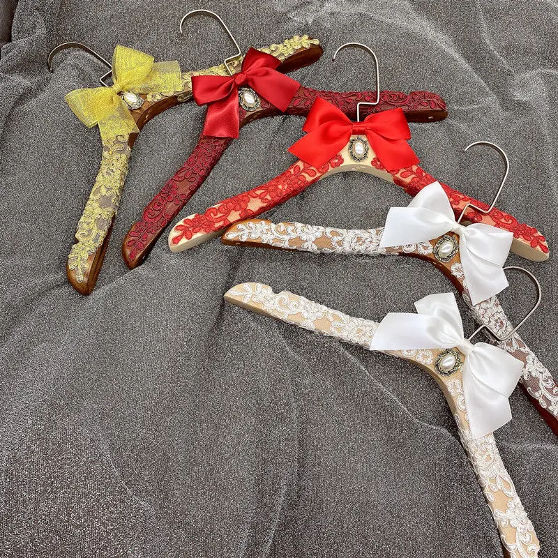 Bride Wedding Groom Dress Wedding Solid Wood Hanger European Retro Lace Pearl Bow Clothes Hanger Palace Style
Bride Wedding Groom Dress Wedding Solid Wood Hanger European Retro Lace Pearl Bow Clothes Hanger Palace Style