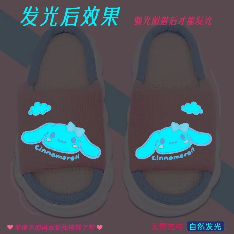 Sanrio Kuromi Glow Slippers Luminous Home Flax Leisure Light Anti-Slip Thick Sole Wear-Resistant Pattern Fashion Cartoon Kawaii
Sanrio Kuromi Glow Slippers Luminous Home Flax Leisure Light Anti-Slip Thick Sole Wear-Resistant Pattern Fashion Cartoon Kawaii